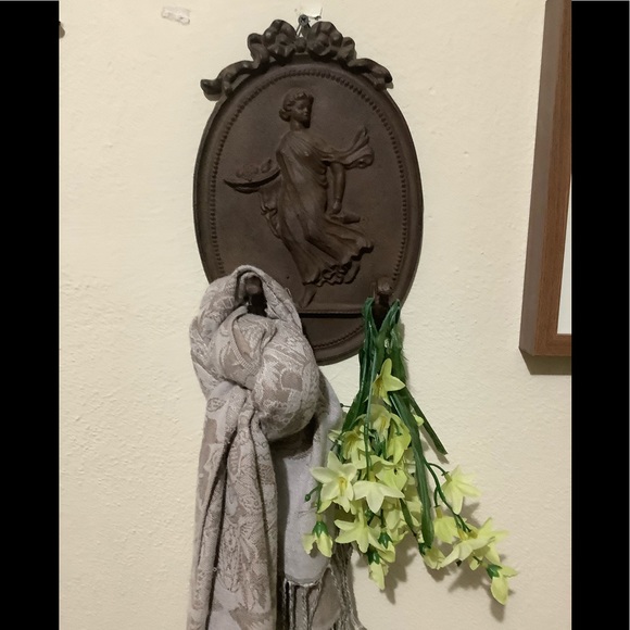 Cast Iron 2 Hook Wall Plaque-European Lady #2 - Picture 11 of 12
